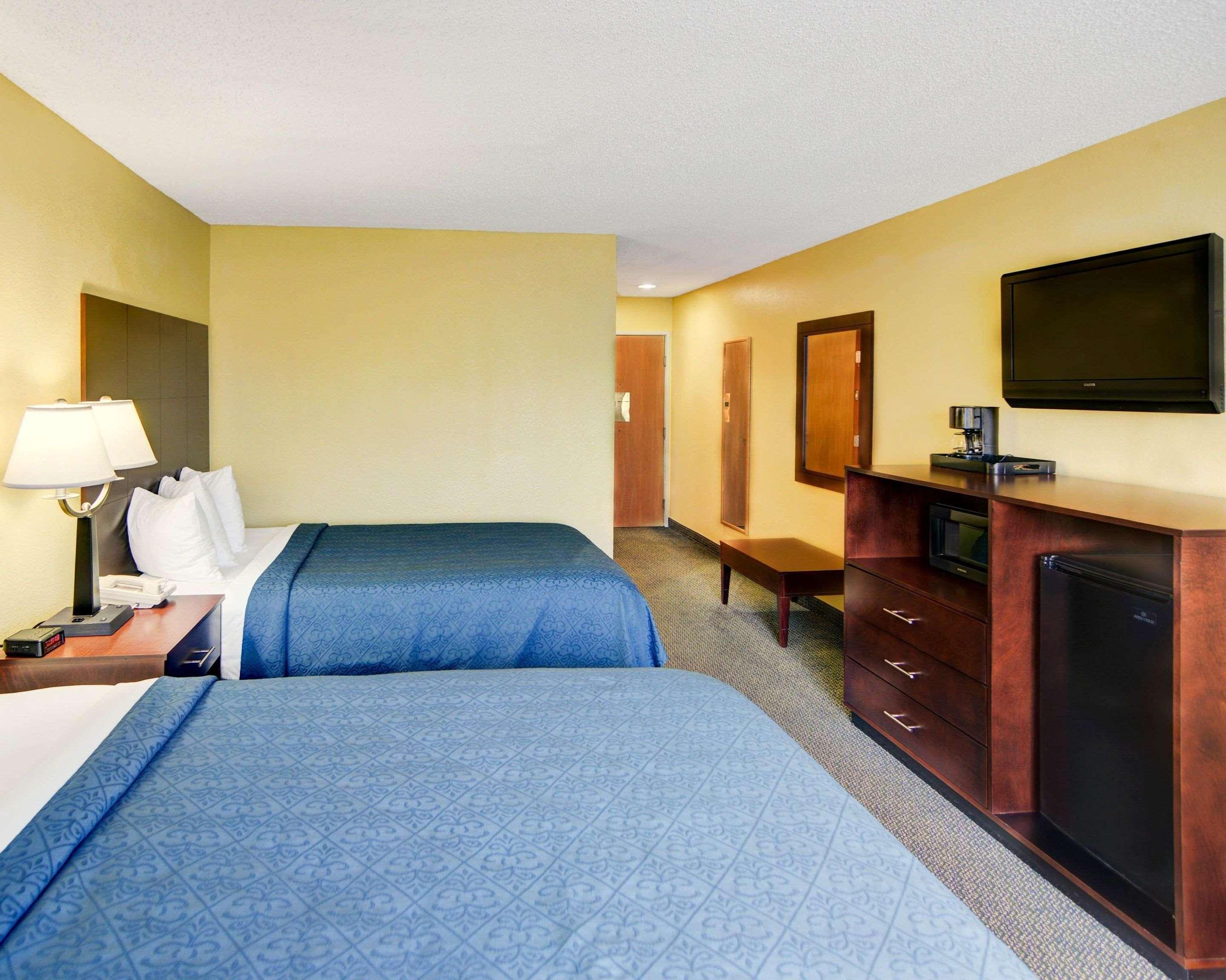 Quality & Hotel Grand Prairie