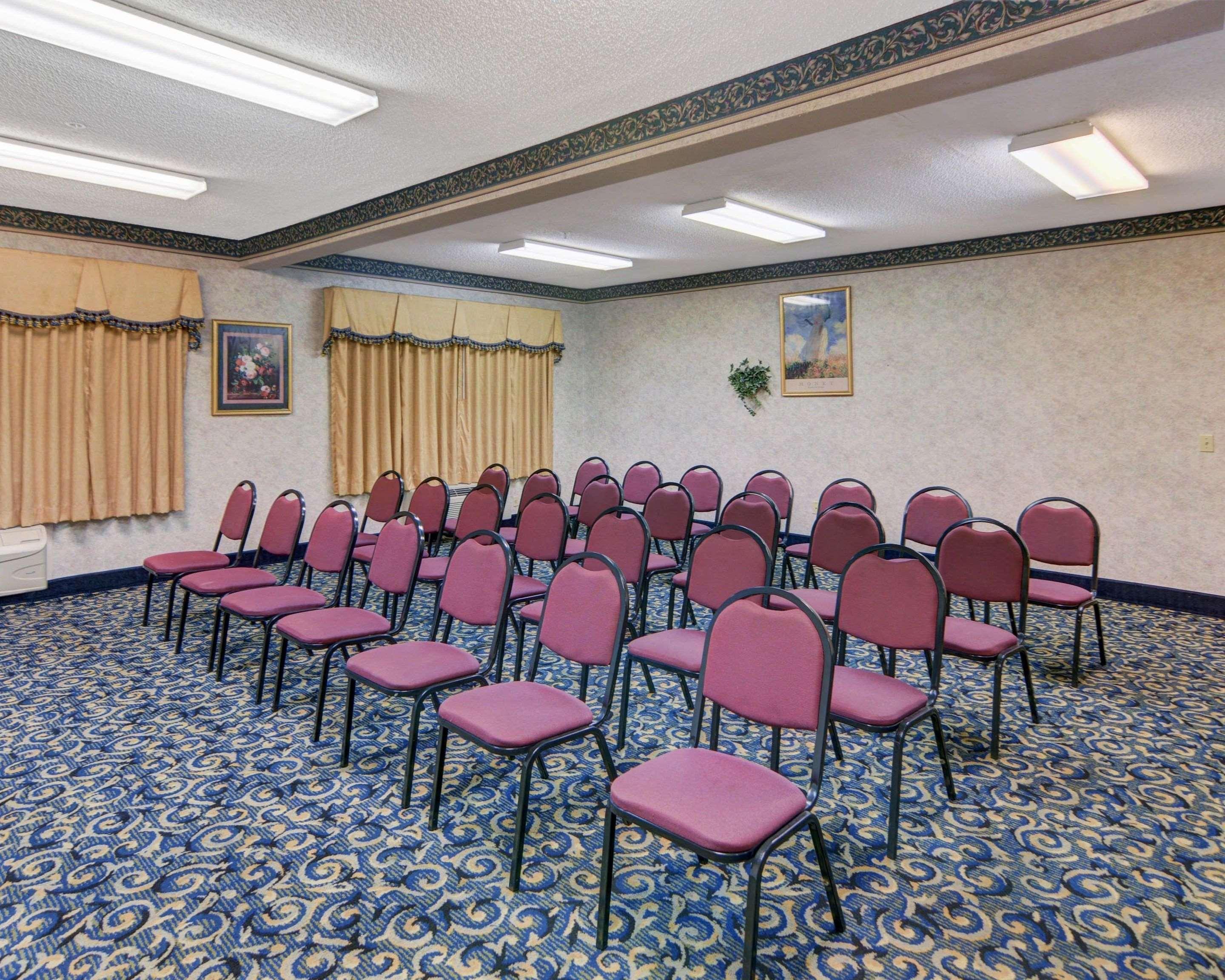 Quality & Hotel Grand Prairie