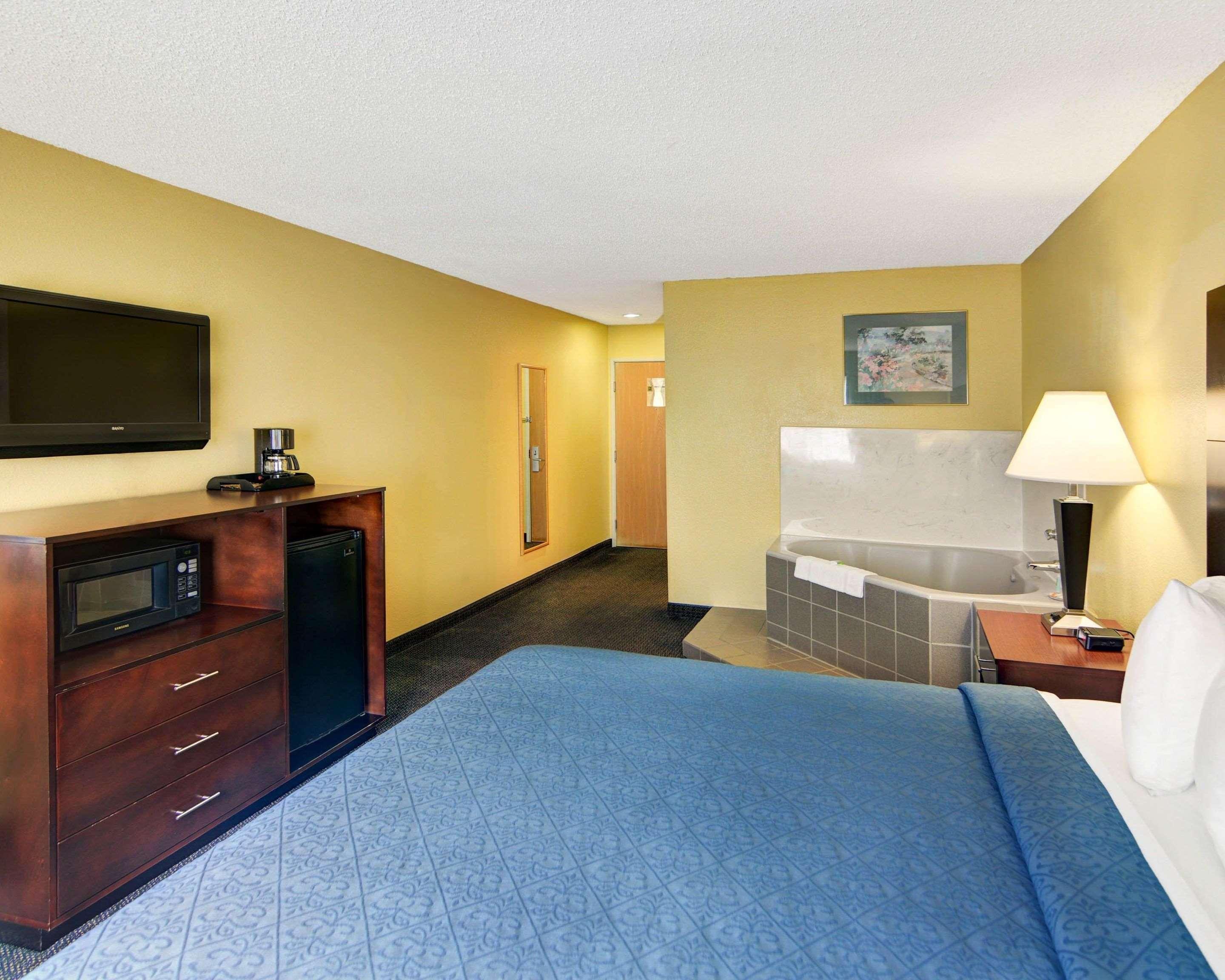 Hotel Quality & Grand Prairie