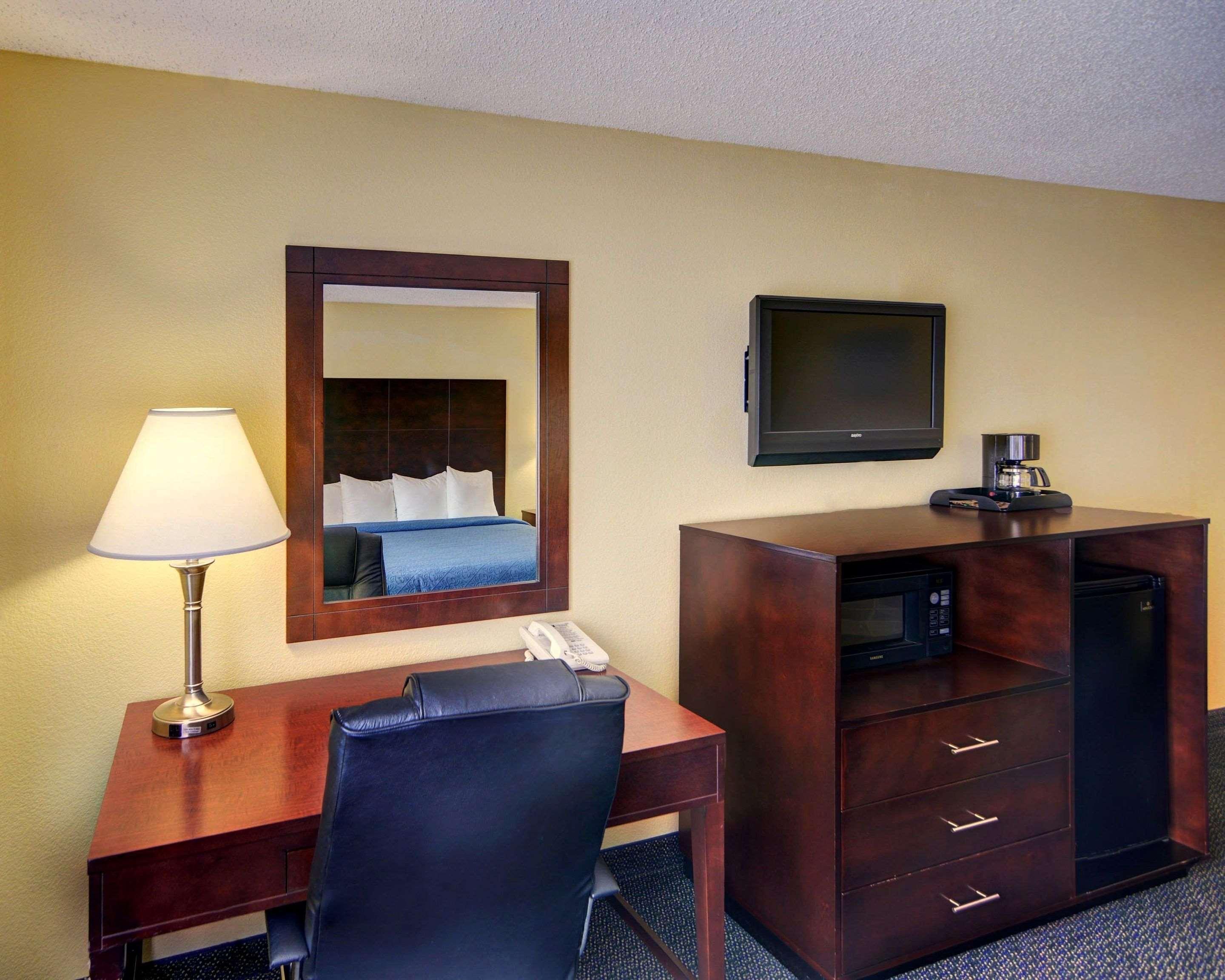 Hotel Quality & Grand Prairie